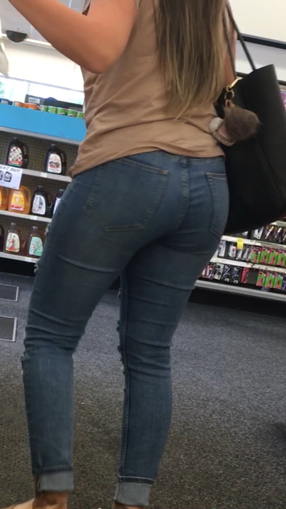 Terrific Latina Ass in tight jeans #81539732
