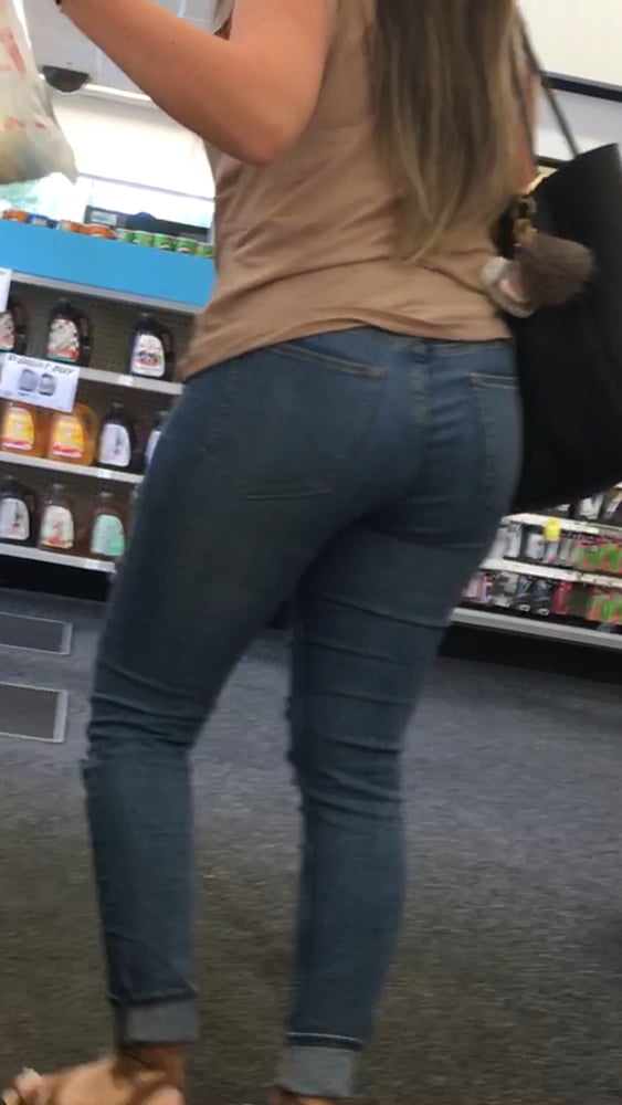 Terrific Latina Ass in tight jeans #81539788