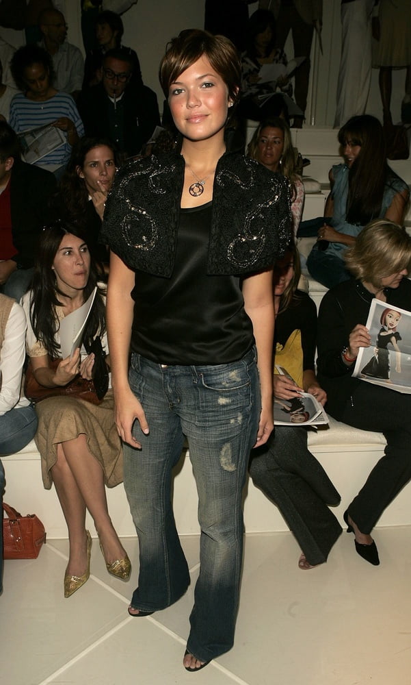 Mandy Moore - Olympus Fashion Week (13 - 15 September 2004) #82047242