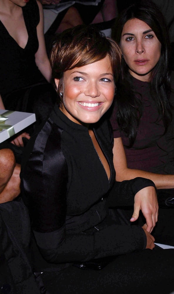 Mandy Moore - Olympus Fashion Week (13 - 15 September 2004) #82047328