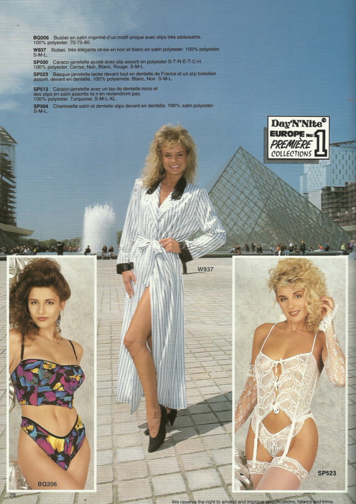 Elegante lingerie anni 80 e abiti sexy per incontri
 #88318787