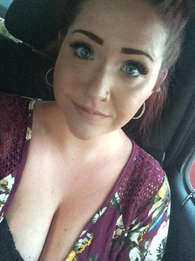 Amber R from Pittsburgh, webslut with bald pussy exposed #96156957