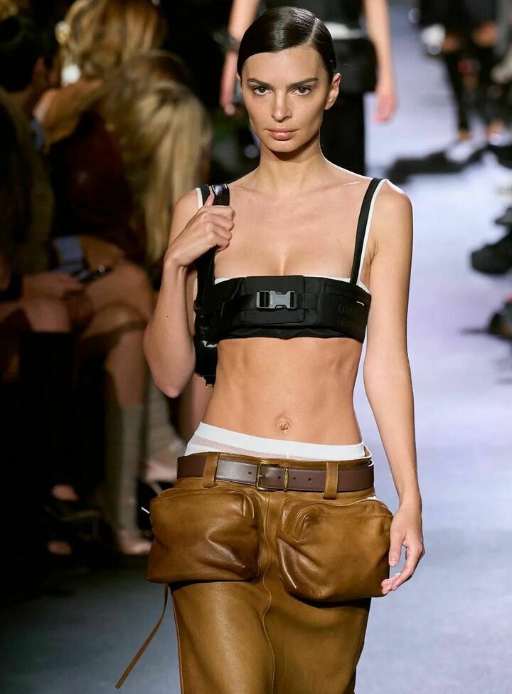 Emily Ratajkowski nude #107588428