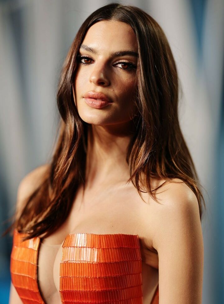 Emily Ratajkowski nude #107589051