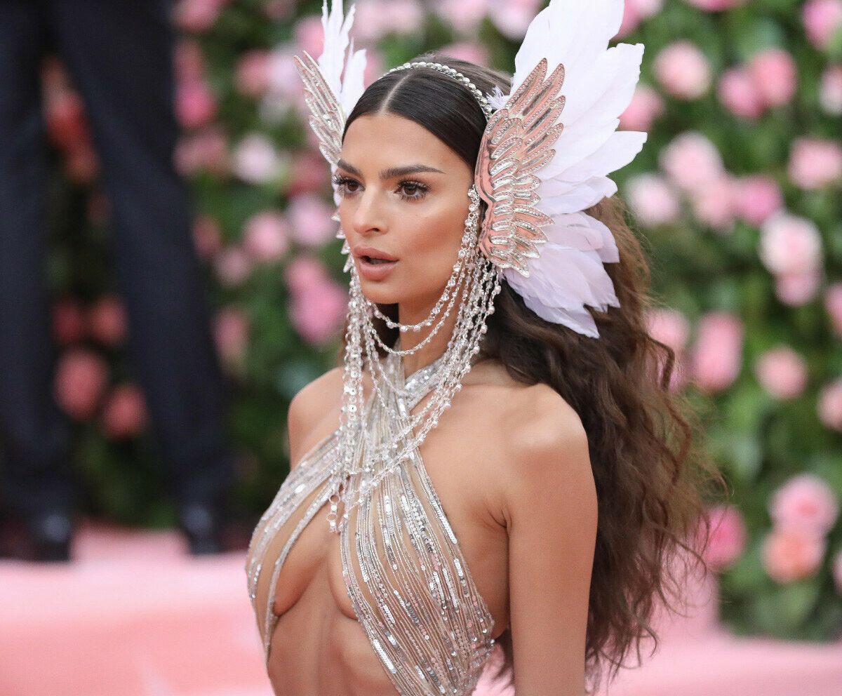 Emily Ratajkowski nude #107589117