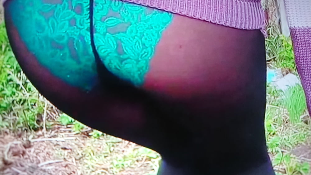 Casalinga in collant sexy panty vedere attraverso
 #80777161