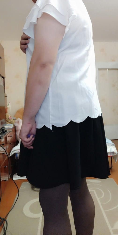 shaded skirt&white blouse p.3