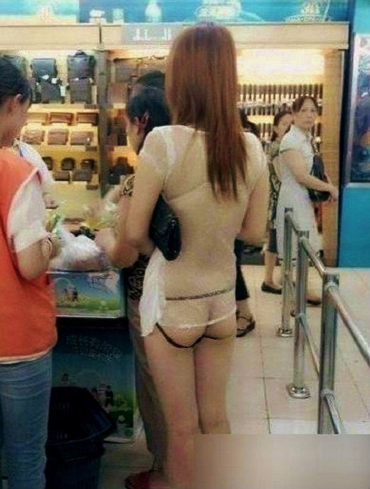 Vestida desnuda
 #88752608