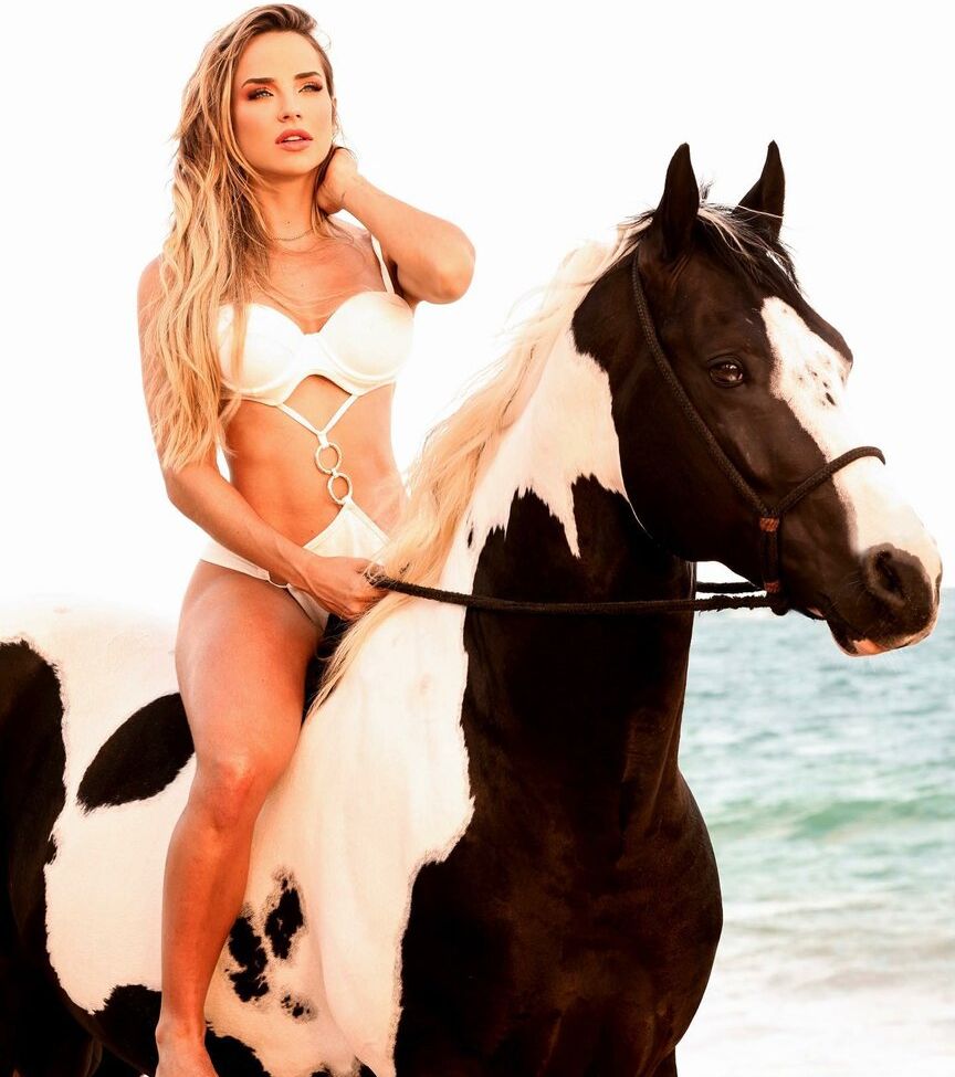 Gabi Martins desnuda #108190859