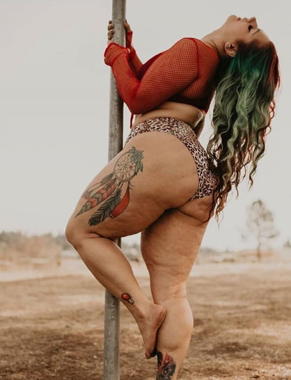 Sexy grueso culo con curvas muslos tatuajes bbw pawg
 #104886677
