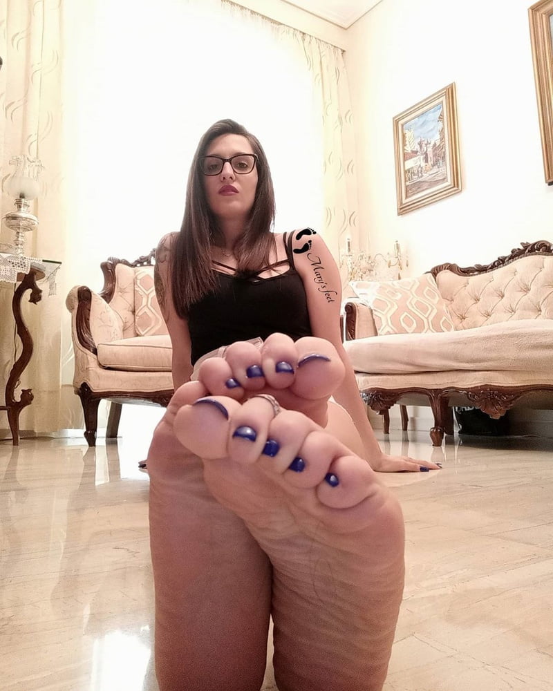 Footqueen
 #81968899