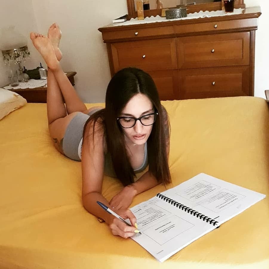 Footqueen
 #81969049