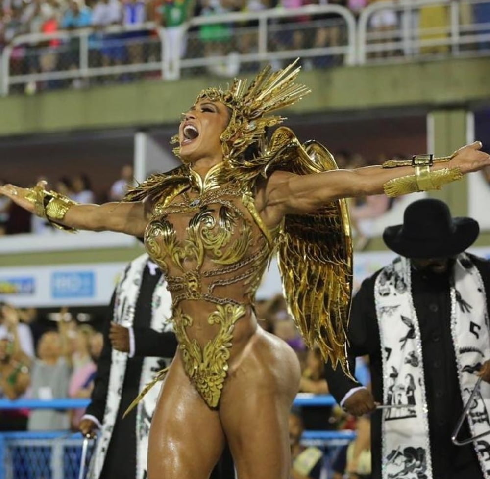 アマゾン・ブルネット
 #104603406