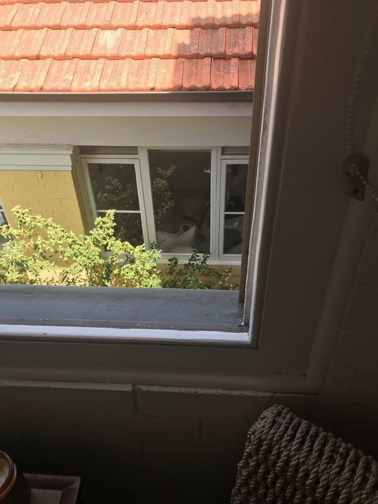 Ein Fenster, durch das ich sehen konnte - echter Voyeur
 #97706011