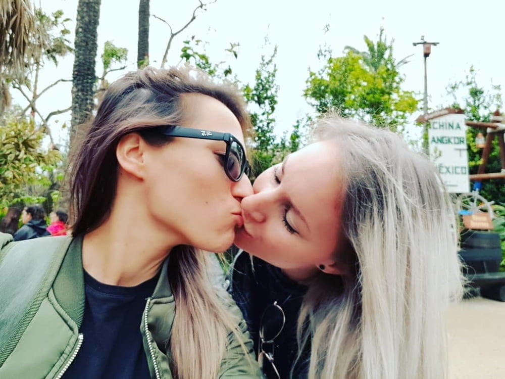 ¡Besos de chica! 3
 #88561359