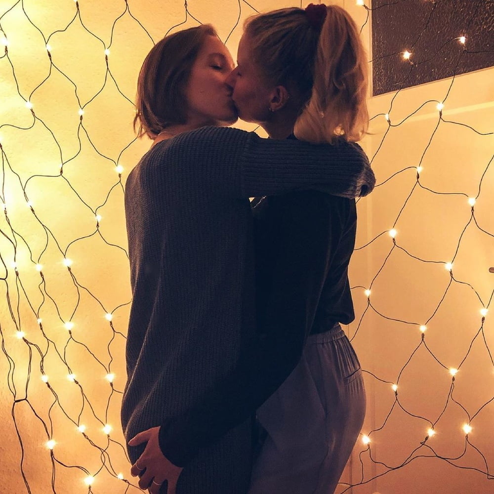 ¡Besos de chica! 3
 #88561363