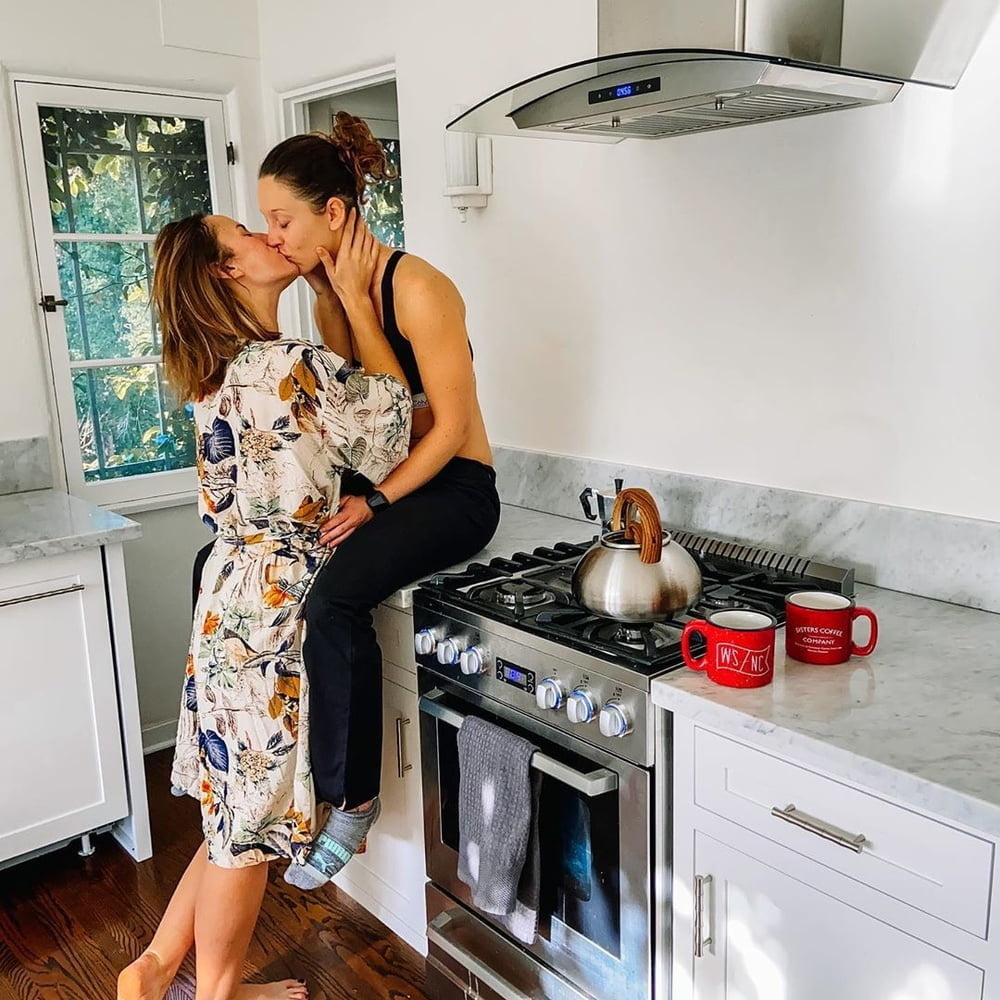 ¡Besos de chica! 3
 #88561366