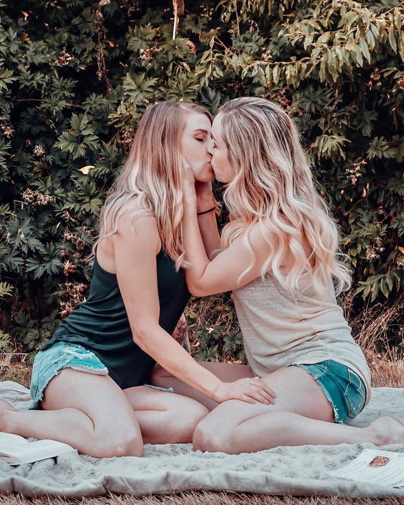 ¡Besos de chica! 3
 #88561370