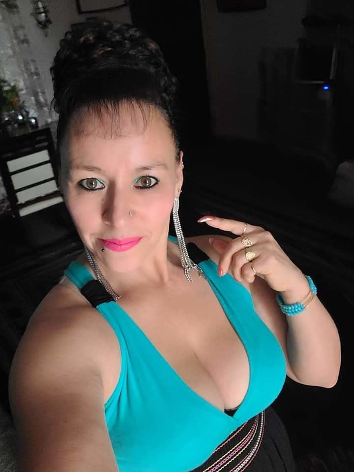 Sólo las mamás grandes tetas ddd divina
 #80318389