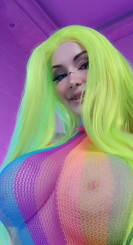 Amber Hallibell desnuda #109009203