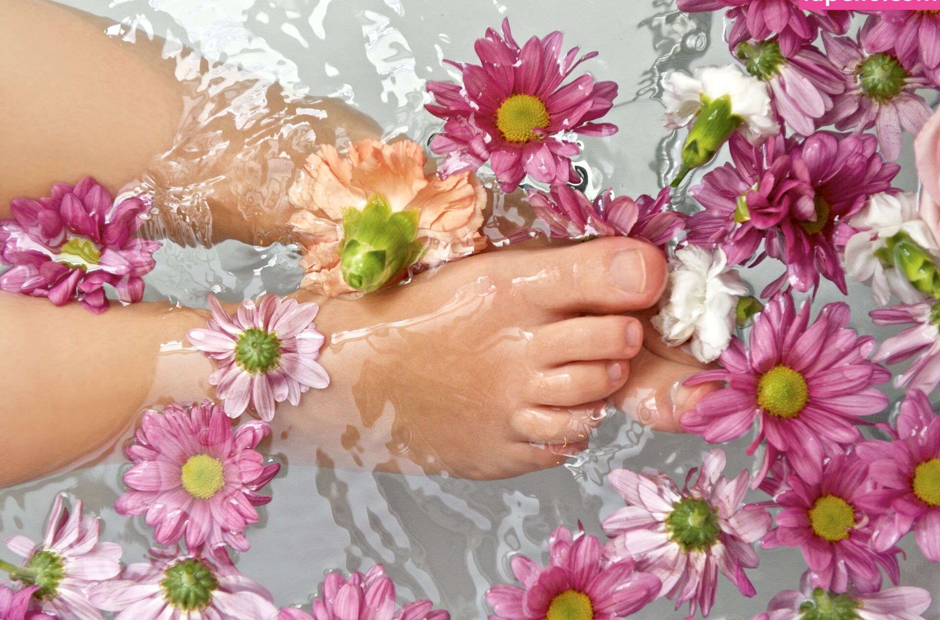 Arty Fakes desnuda #108263169