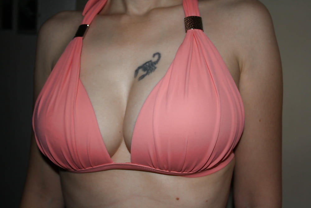 Sexy big boobs avec soutien-gorge
 #81784474