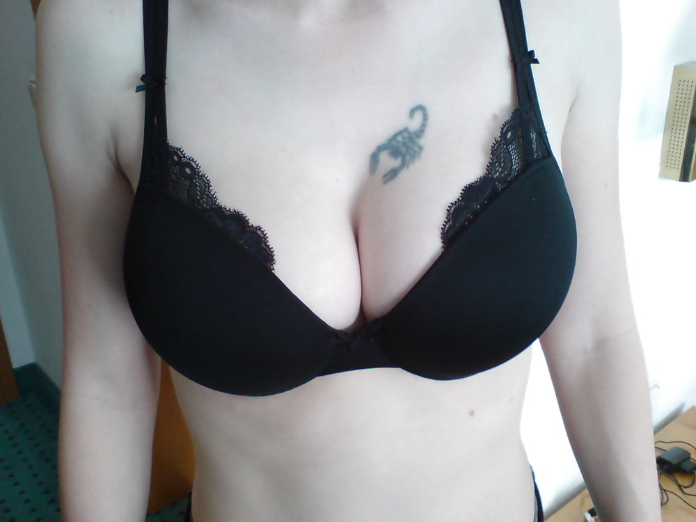 Sexy big boobs avec soutien-gorge
 #81784482