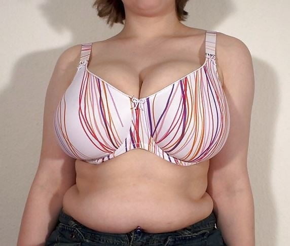 Sexy big boobs avec soutien-gorge
 #81784652