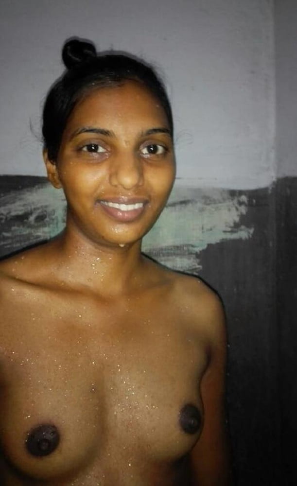 Collection de tantes indiennes transpirantes nues et non-nues
 #91812683