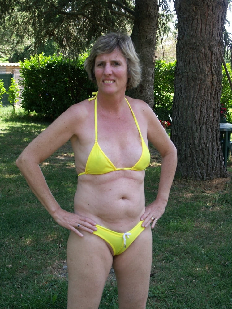 Eileen in Kleid, Badeanzug und Dessous (nicht nackt)
 #99780010