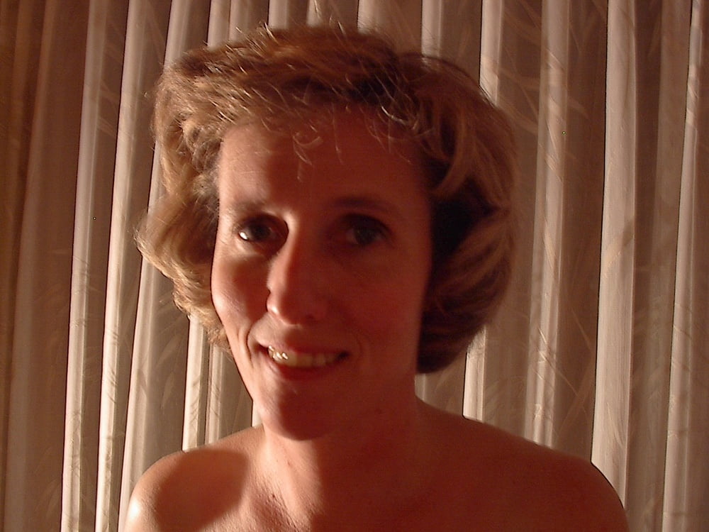 Eileen in abito, costume da bagno e lingerie (non nuda)
 #99780075