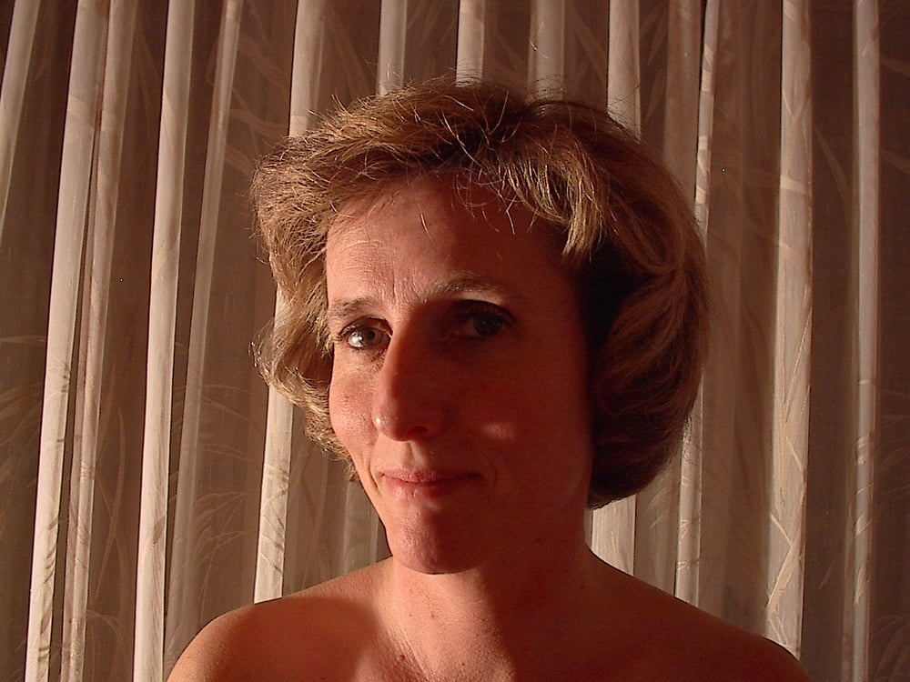 Eileen in abito, costume da bagno e lingerie (non nuda)
 #99780081