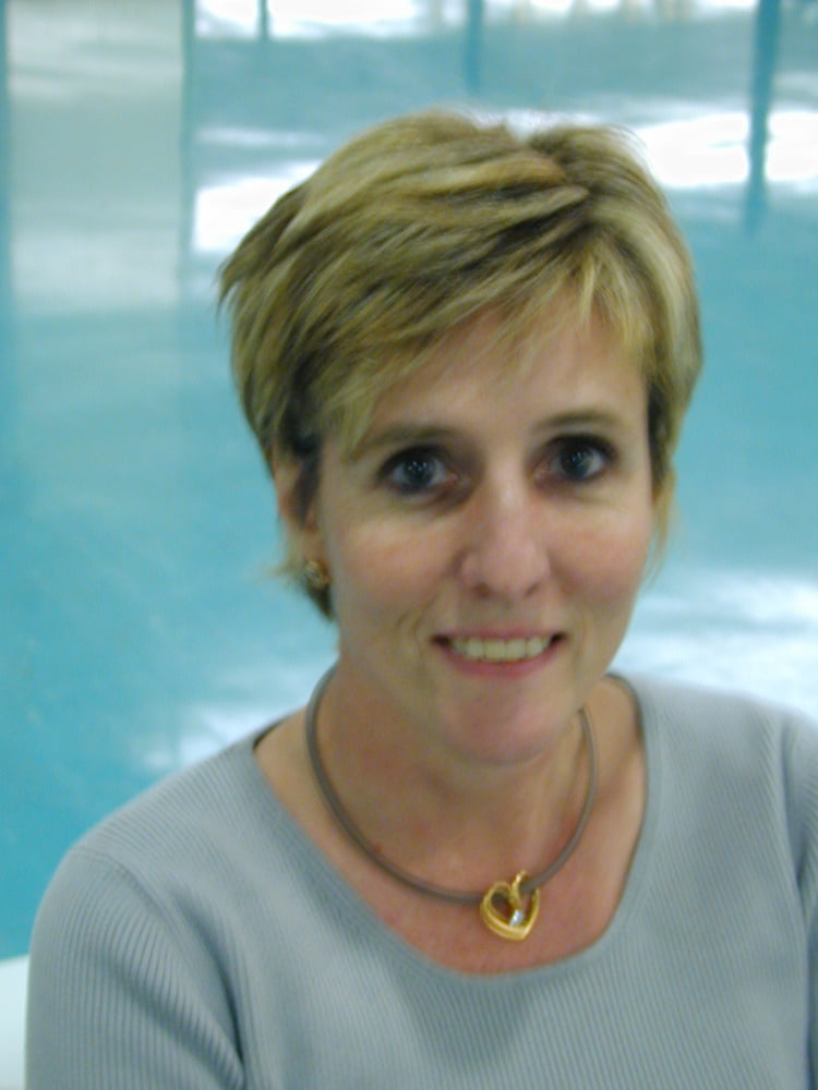 Eileen in Kleid, Badeanzug und Dessous (nicht nackt)
 #99780090