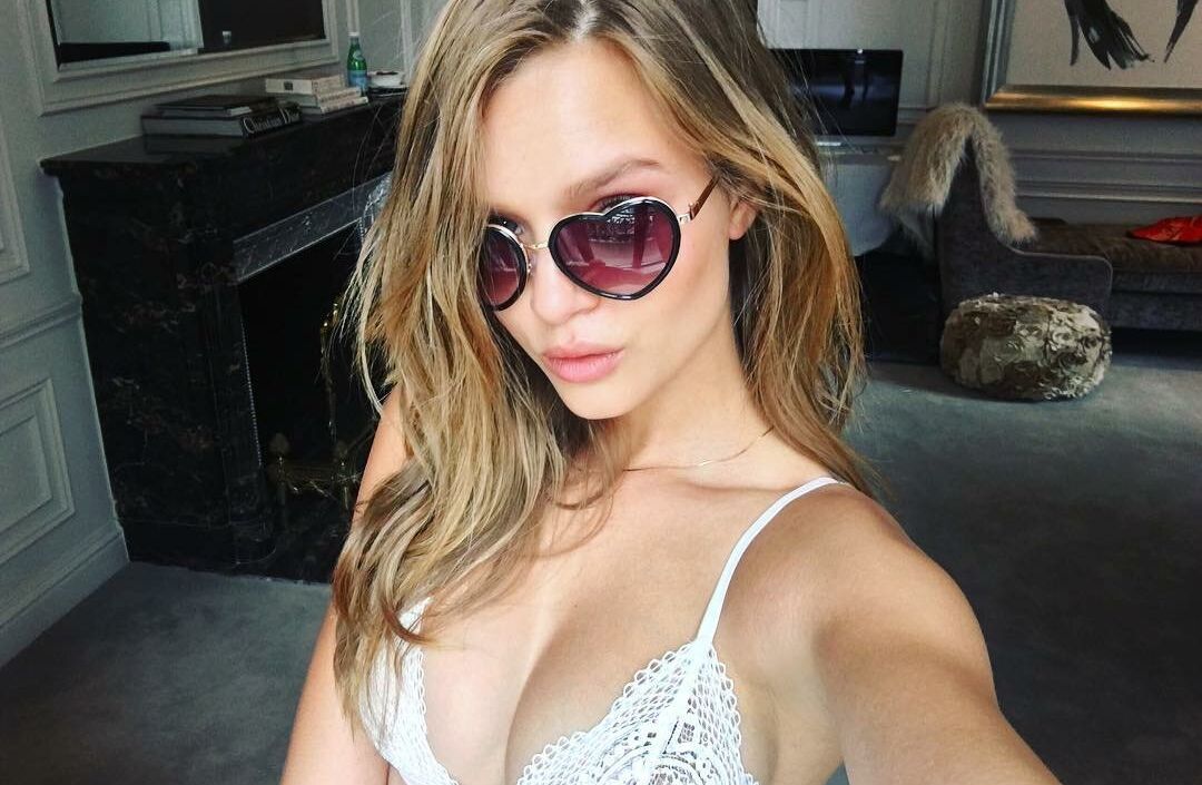 Josephine Skriver desnuda #108398530