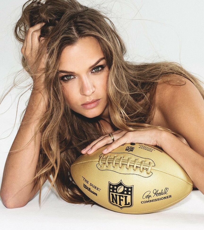 Josephine Skriver nude #108399052