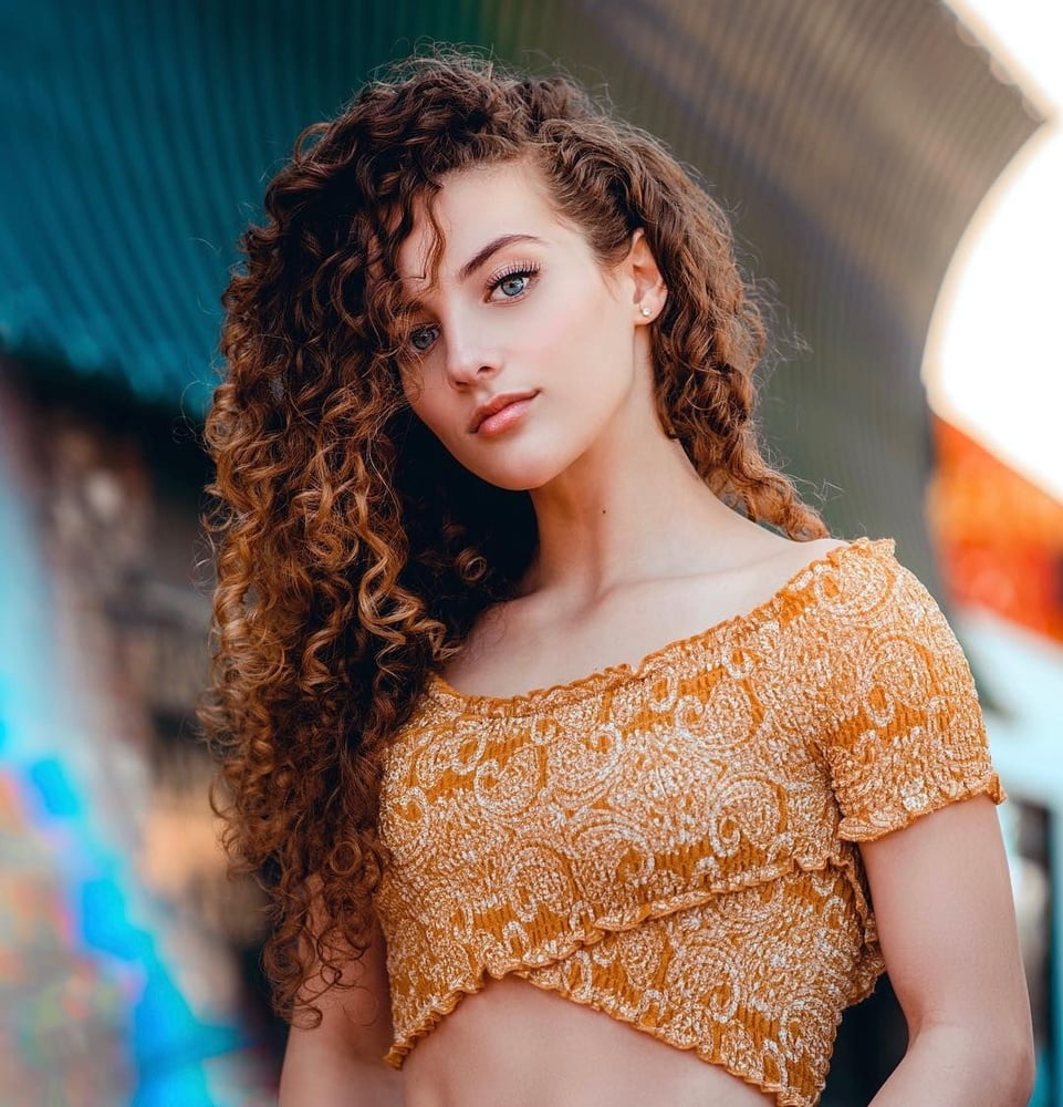 Sofie dossi
 #87564902