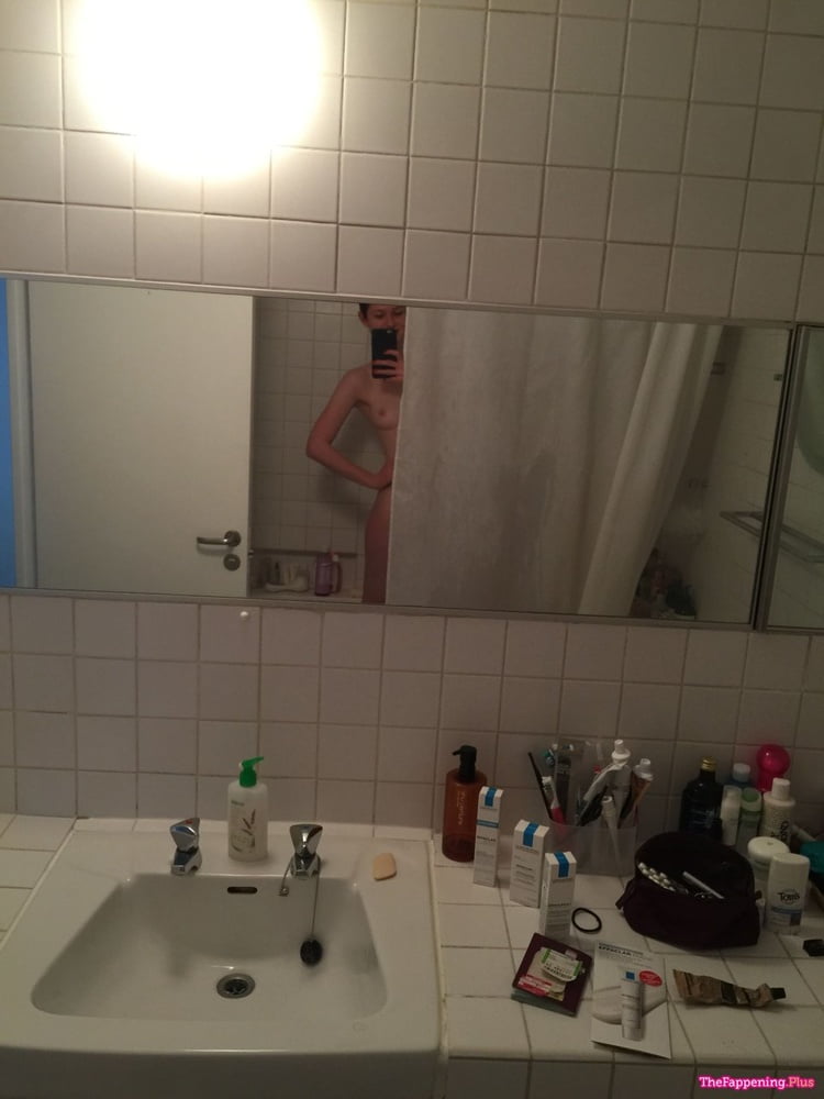 Bonnie wright actress nude leaked pics
 #92013722