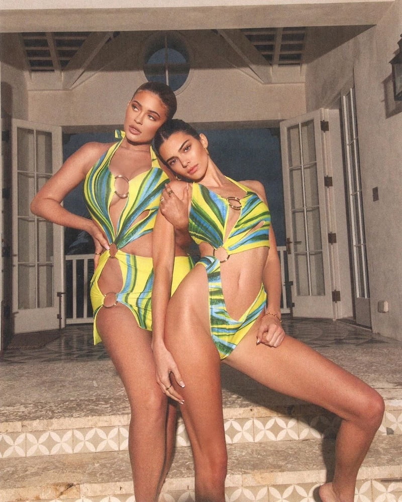 Kylie y kendall
 #92813460