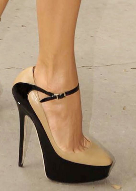 Jennifer Lopez sexy legs feet and highheels #102514481