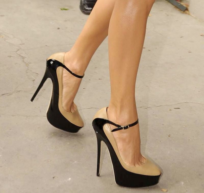 Jennifer Lopez sexy legs feet and highheels #102514483