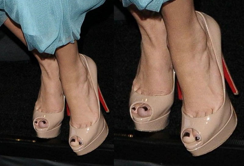Jennifer Lopez sexy legs feet and highheels #102514733
