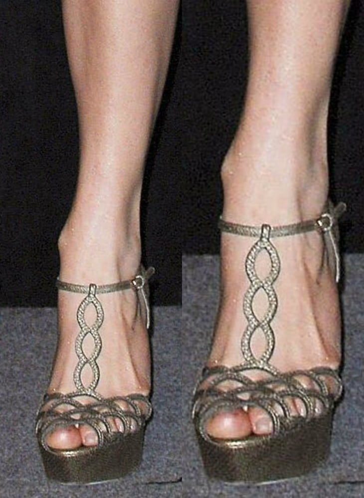 Jennifer lopez sexy beine füße und highheels
 #102514935