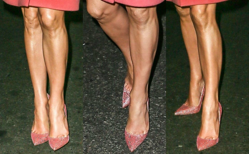 Jennifer Lopez sexy legs feet and highheels #102514995