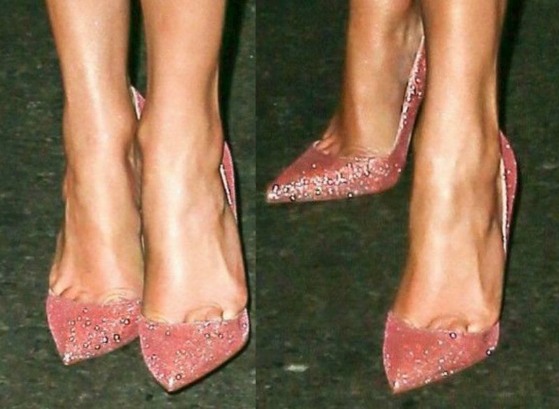 Jennifer Lopez sexy legs feet and highheels #102514997