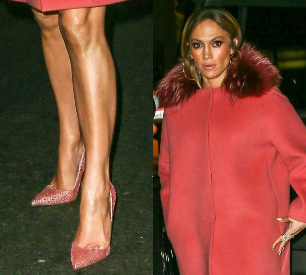 Jennifer Lopez sexy jambes pieds et talons hauts
 #102515008