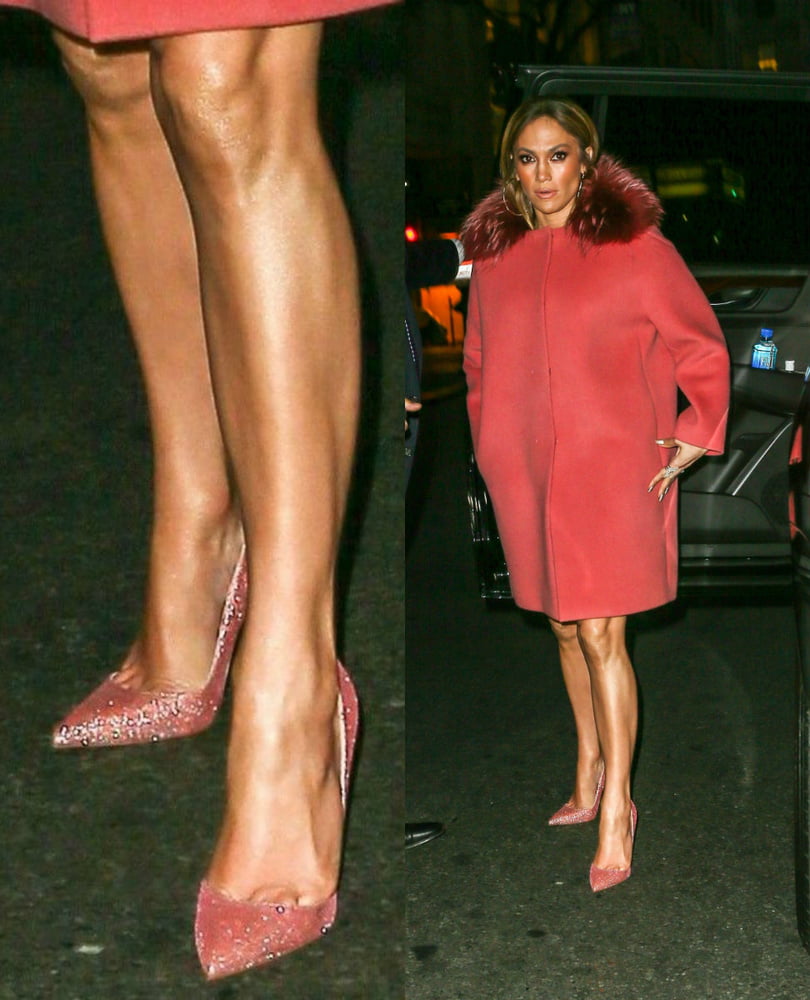 Jennifer Lopez sexy jambes pieds et talons hauts
 #102515012