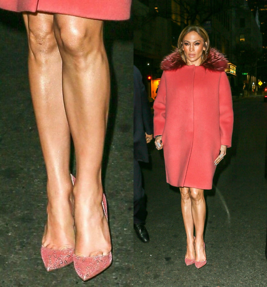 Jennifer Lopez sexy jambes pieds et talons hauts
 #102515014