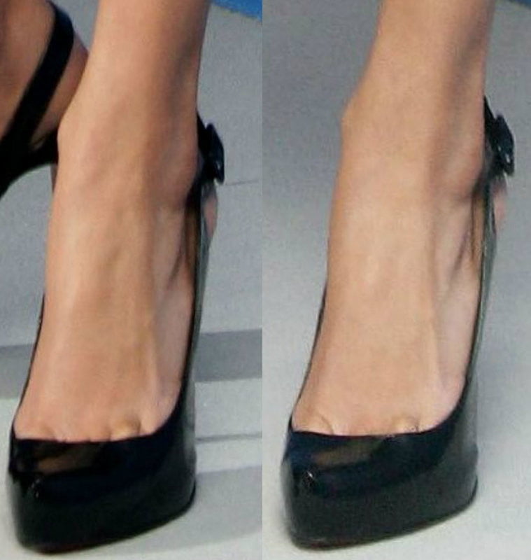 Jennifer Lopez sexy legs feet and highheels #102515133