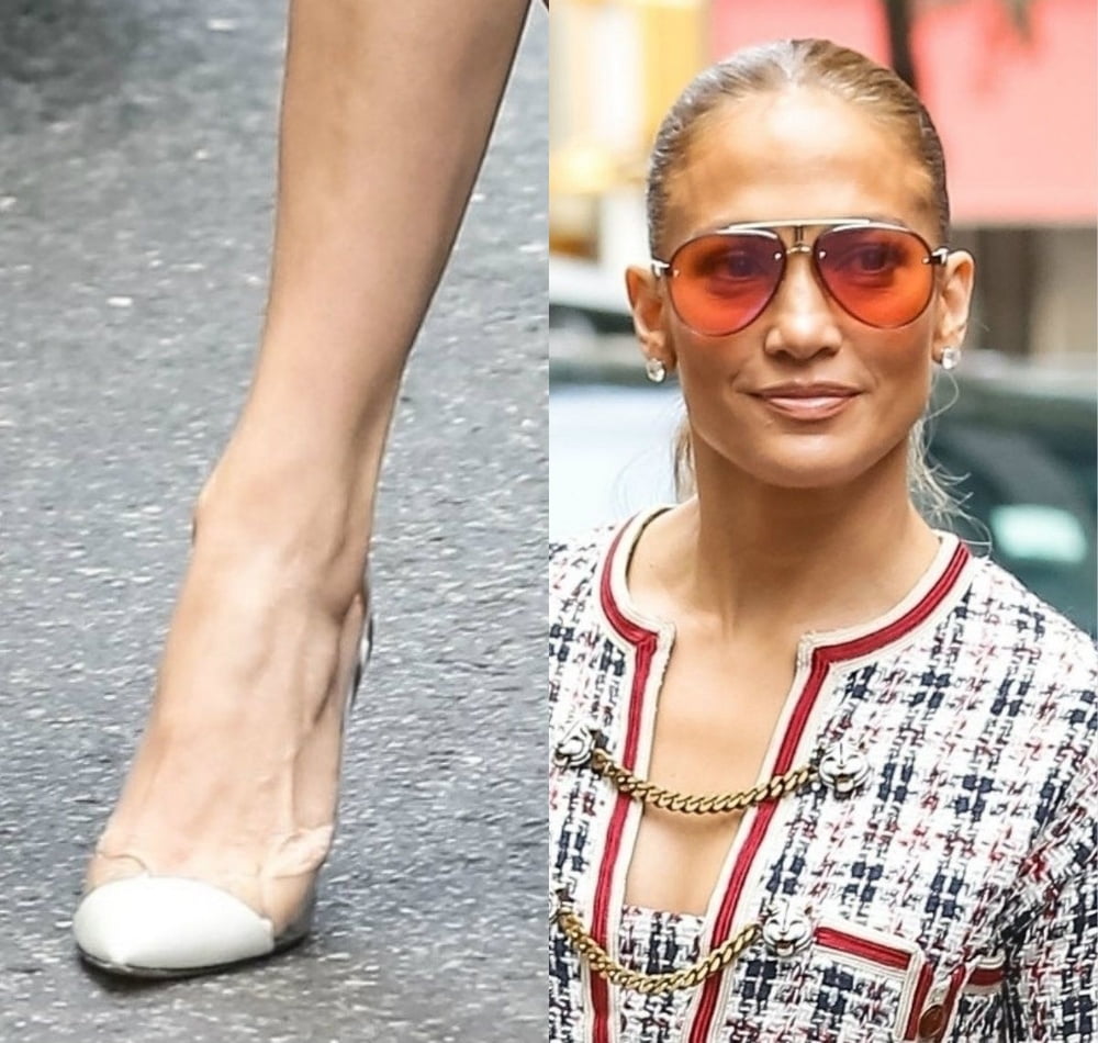 Jennifer Lopez sexy jambes pieds et talons hauts
 #102515151