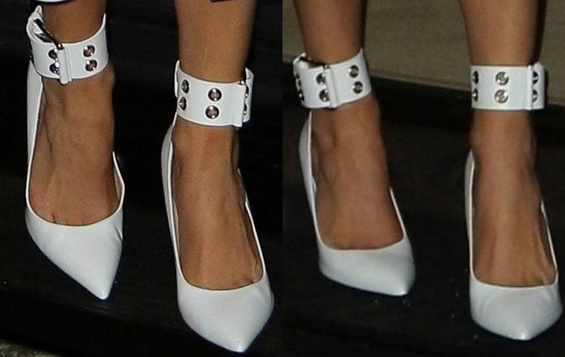 Jennifer Lopez sexy legs feet and highheels #102515224